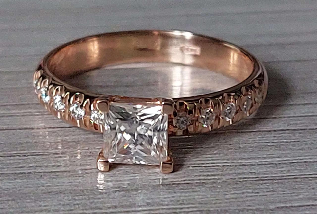 Золота каблучка 585 проба Муасаніт Розмір 17, фото 1