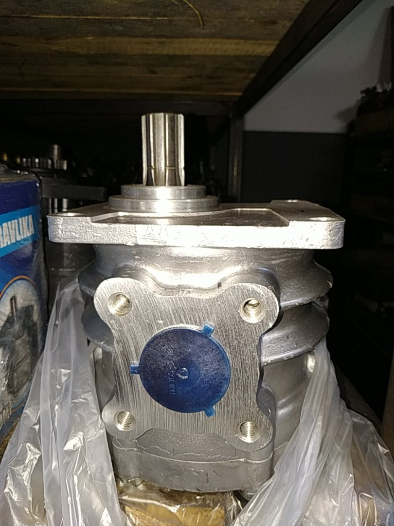 Насос шестеренный НШ 100 левый, фото 1