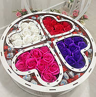 Подарунковий набір з квітами - мильні Троянди, цукерки - Подарунок для дівчини, жінки, Сюрприз Бокс на День Народження