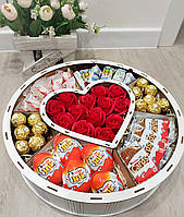 Подарунковий набір солодощів + червоні мильні троянди, Солодкий Бокс, Подарунок для коханої дівчини, жінки