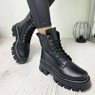 Жіночі чорні черевики з натуральної шкіри на хутрі на грубій підошві