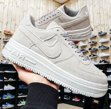 Чоловічі кросівки Nike Air Force 1 Gore-tex Luxe весна-осінь демісезоні (замша білі). Живе фото. Аір форси