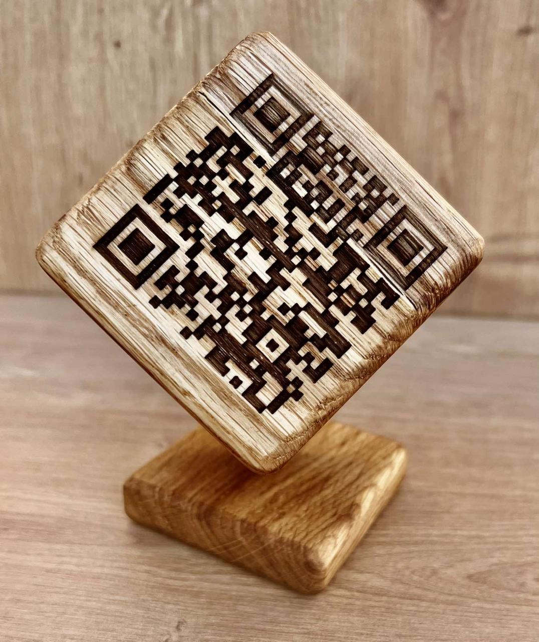 Дерев'яне QR-меню "Куб" Woodini 70х70х70 мм дуб