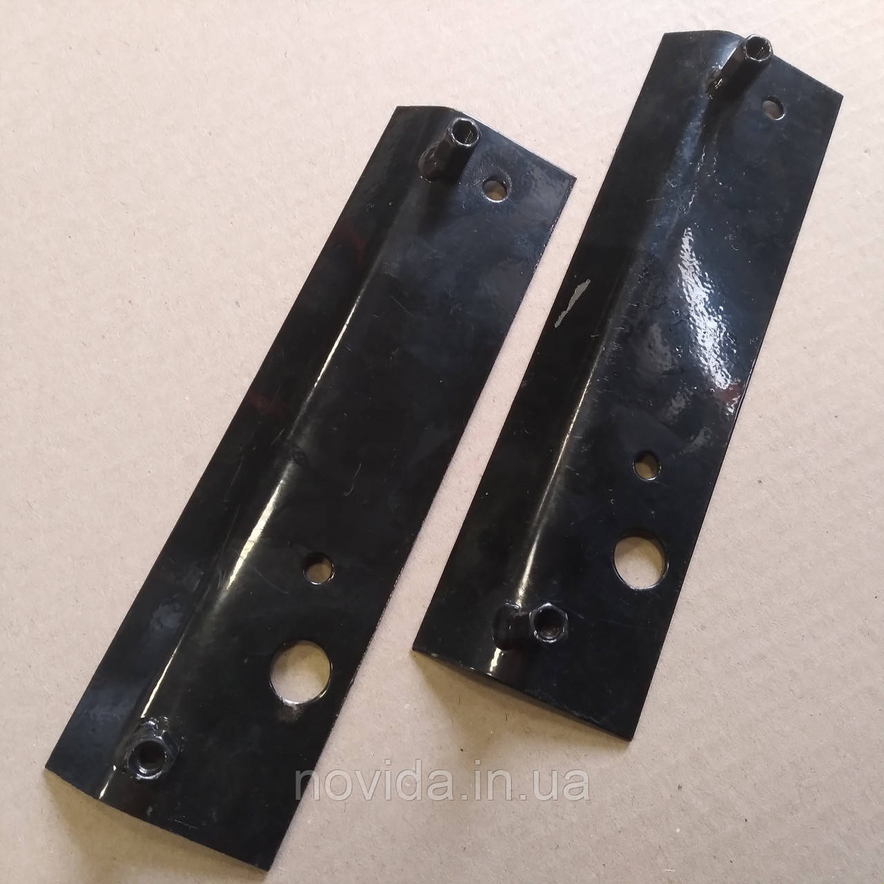 Кронштейн кріплення підлокітника КАМАЗ лівий+правий 54105-6101051/54105-6101050