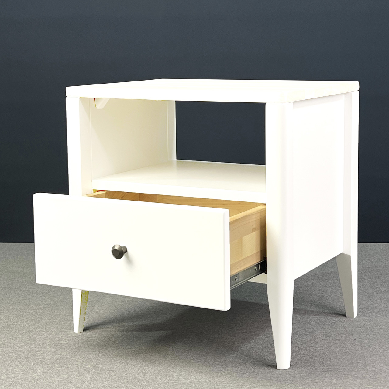 Біла тумбочка з полицею "Хюгге" з дерева, фото 1