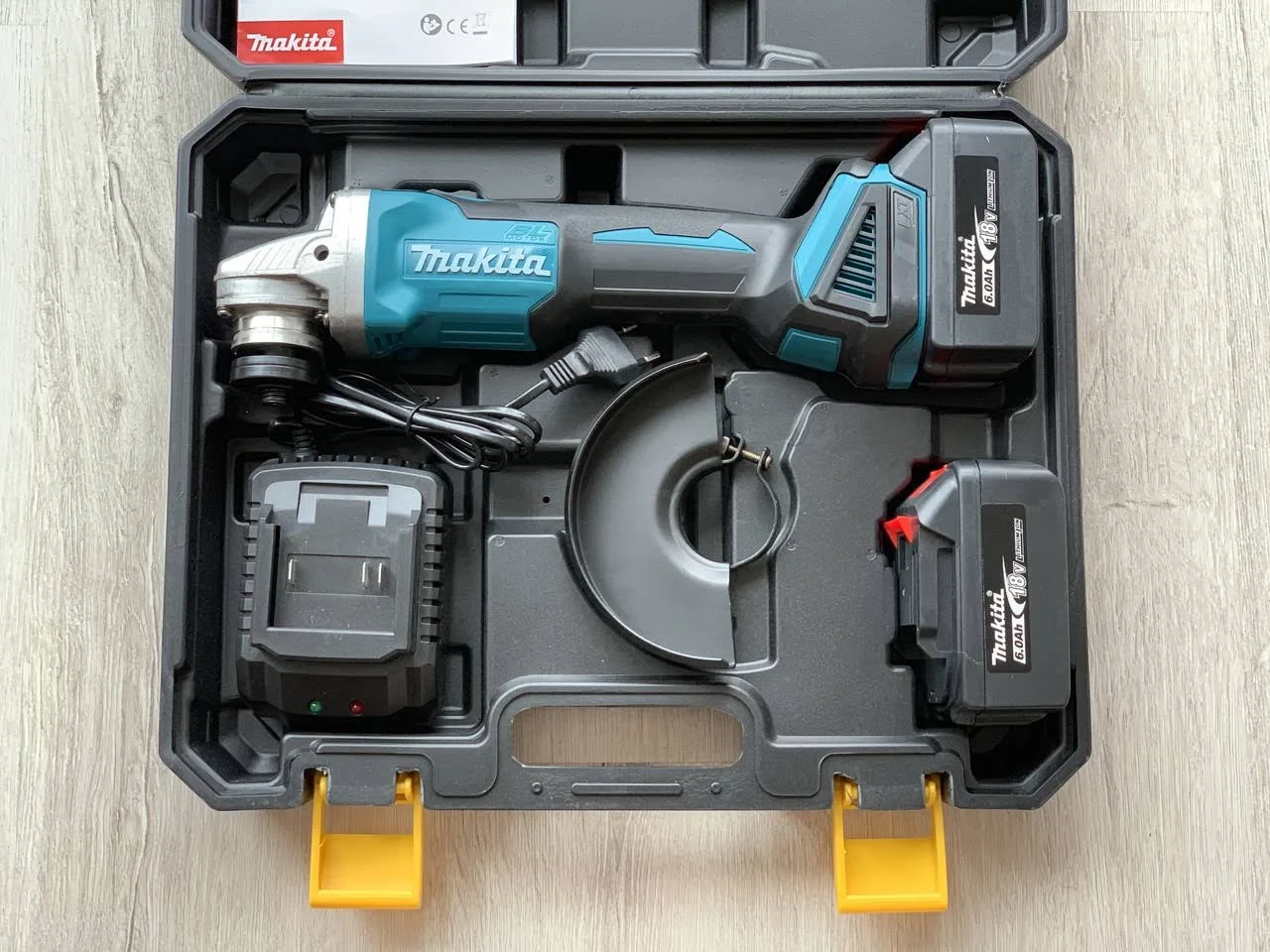 Болгарка акумуляторна безщіткова Makita DGA554