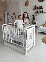 Детская кроватка для новорожденных Карина маятник/ящик/откидная боковина белая