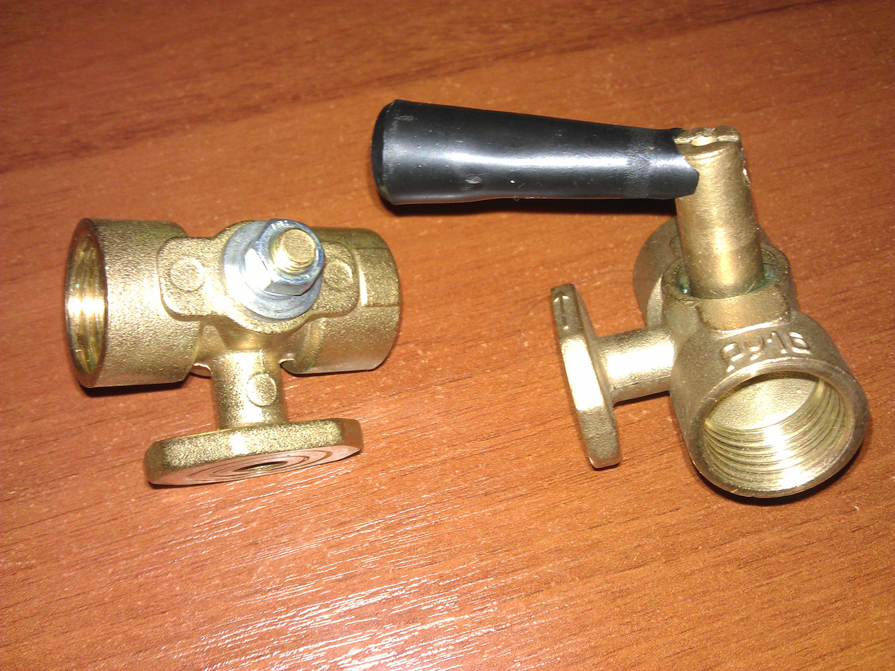 Кран трехходовой под манометр 11б18 (38) бк РУ 16кгс/см2 Ду15мм, цена ...