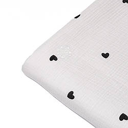 Клаптик двошарового жатого мусліна "Чорні сердечка" на білому фоні, розмір 35*135 см