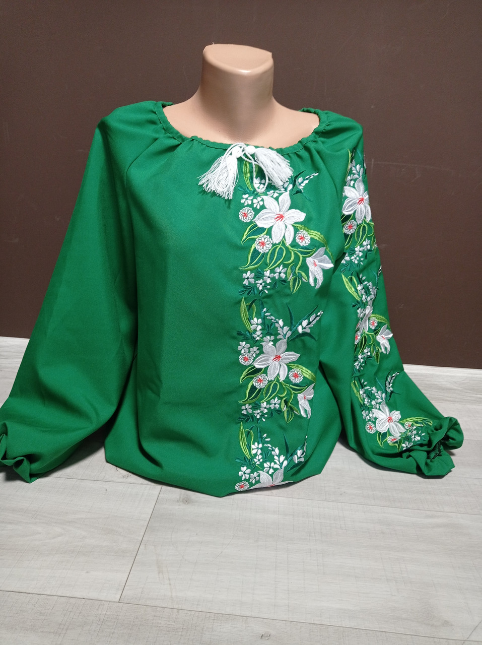 Дизайнерська зелена жіноча вишиванка "Надія" з вишивкою лілій Україна УкраїнаТД 44-64 розміри