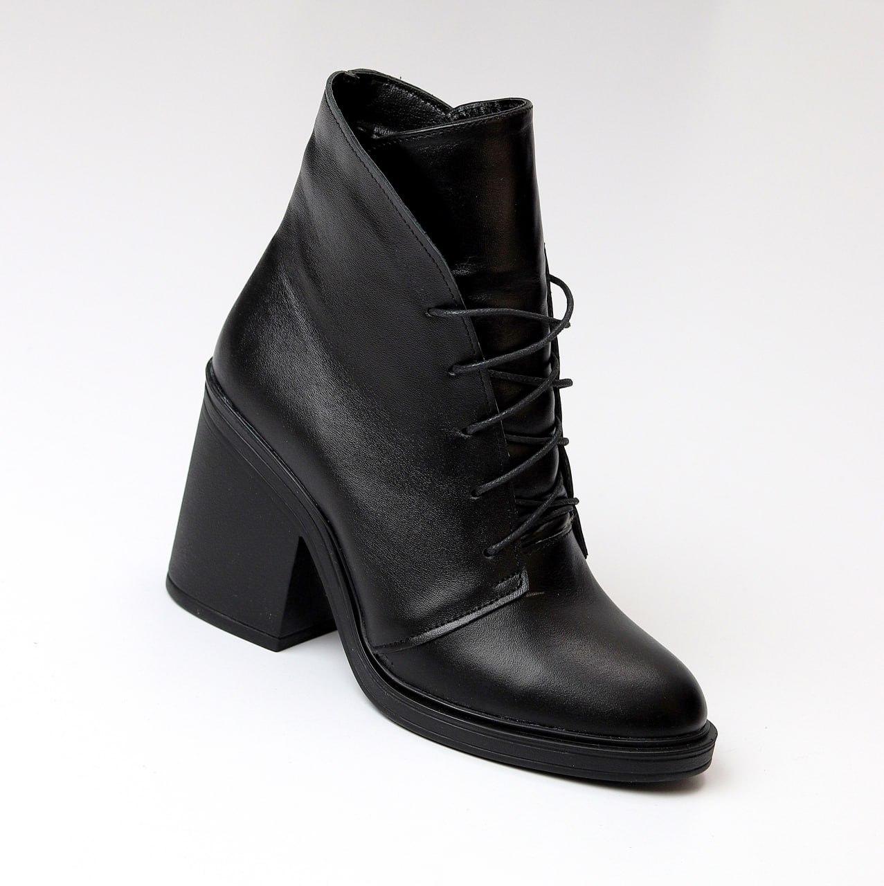 Жіночі шкіряні демісезонні черевики на підборі класичні чорні натуральна шкіра