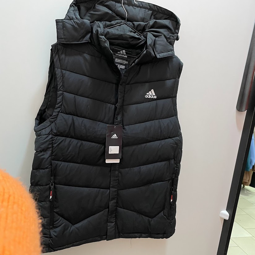 Чоловічий чорний жилет безрукавка Adidas