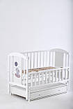 Ліжко для немовля Лілі маятник/шухляда/відкидна боковина. Колір білий (зайка або Слоник), фото 7