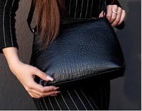 Кроссбоди-сумка черная со змеиным принтом для девушек качественная стильная через плечо деловая 20х24х7 см MR