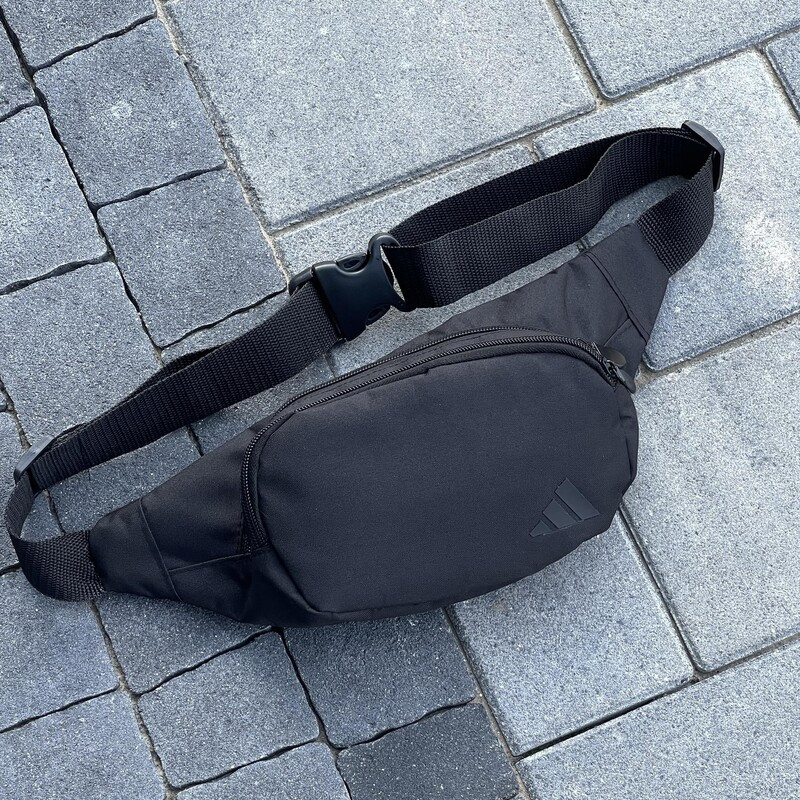 Спортивна бананка Intruder чорна з чорним логотипом, фото 1