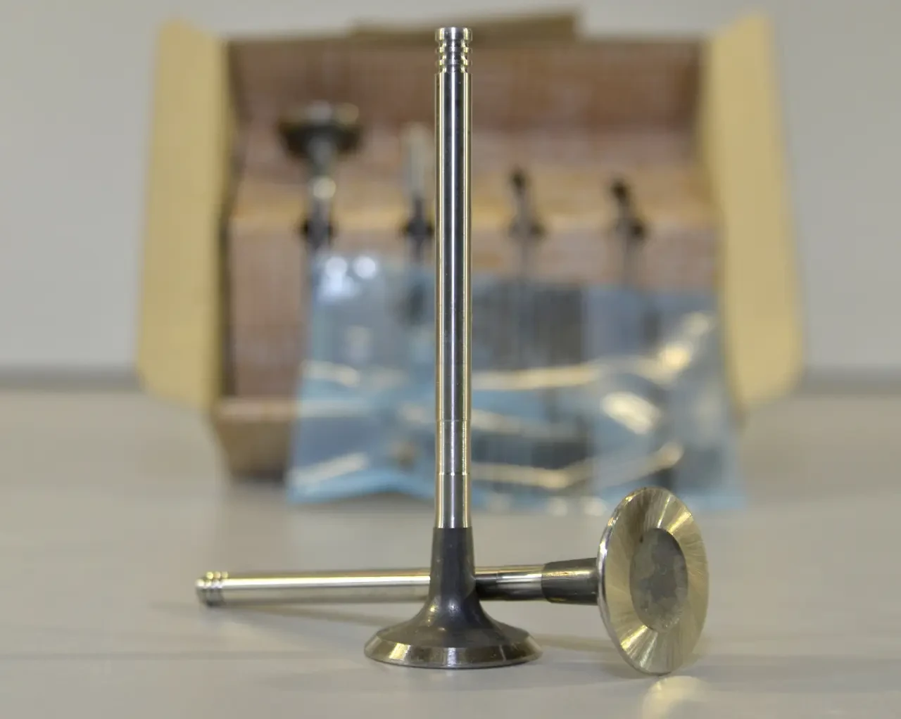 Випускний клапан (комплект) на Renault Logan 1.5 dCi K9K (Original 132024905R) Рено логан, фото 1