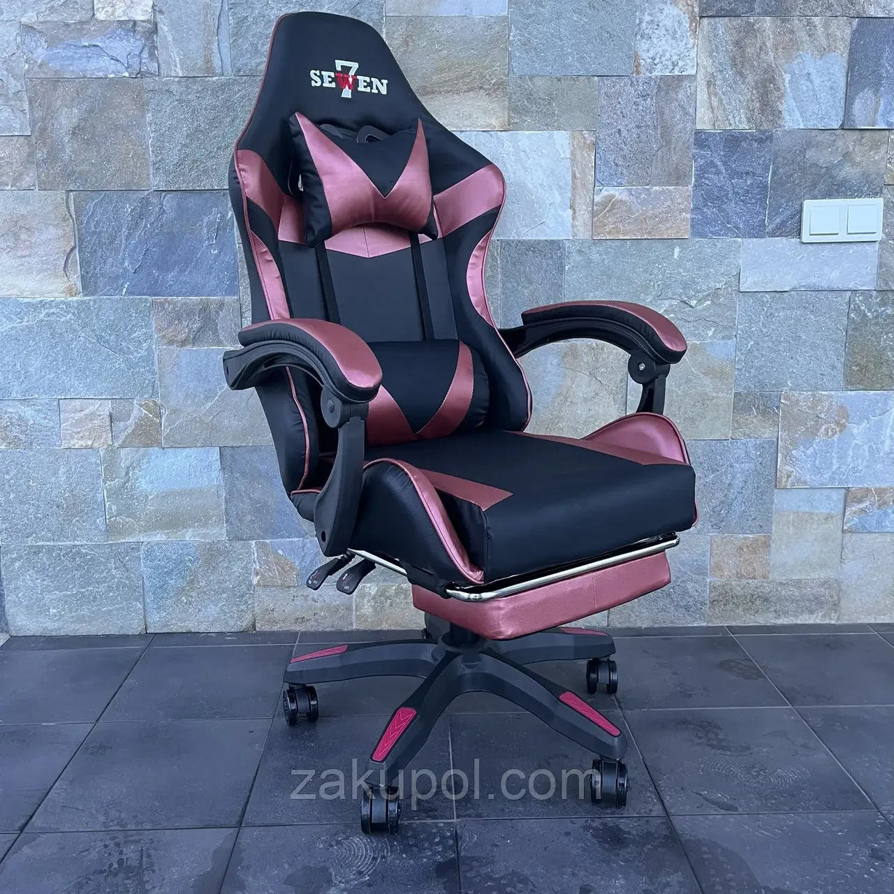 Крісло геймерське Prestige 730 чорно-золоте ігрове з підставкою для ніг