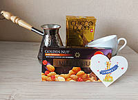Подарунковий набір до свята для коханих - турка, кава, чашки, шоколад та листівка