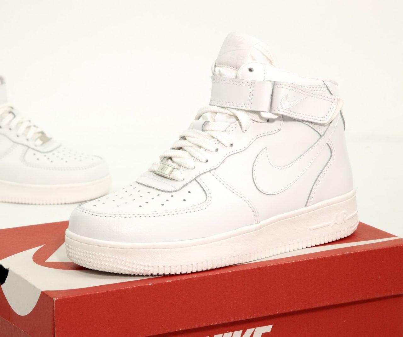 Чоловічі та жіночі зимові кросівки Nike Air Force Winter 1 White High Найк Аір Форс 1 білі шкіра з хутром