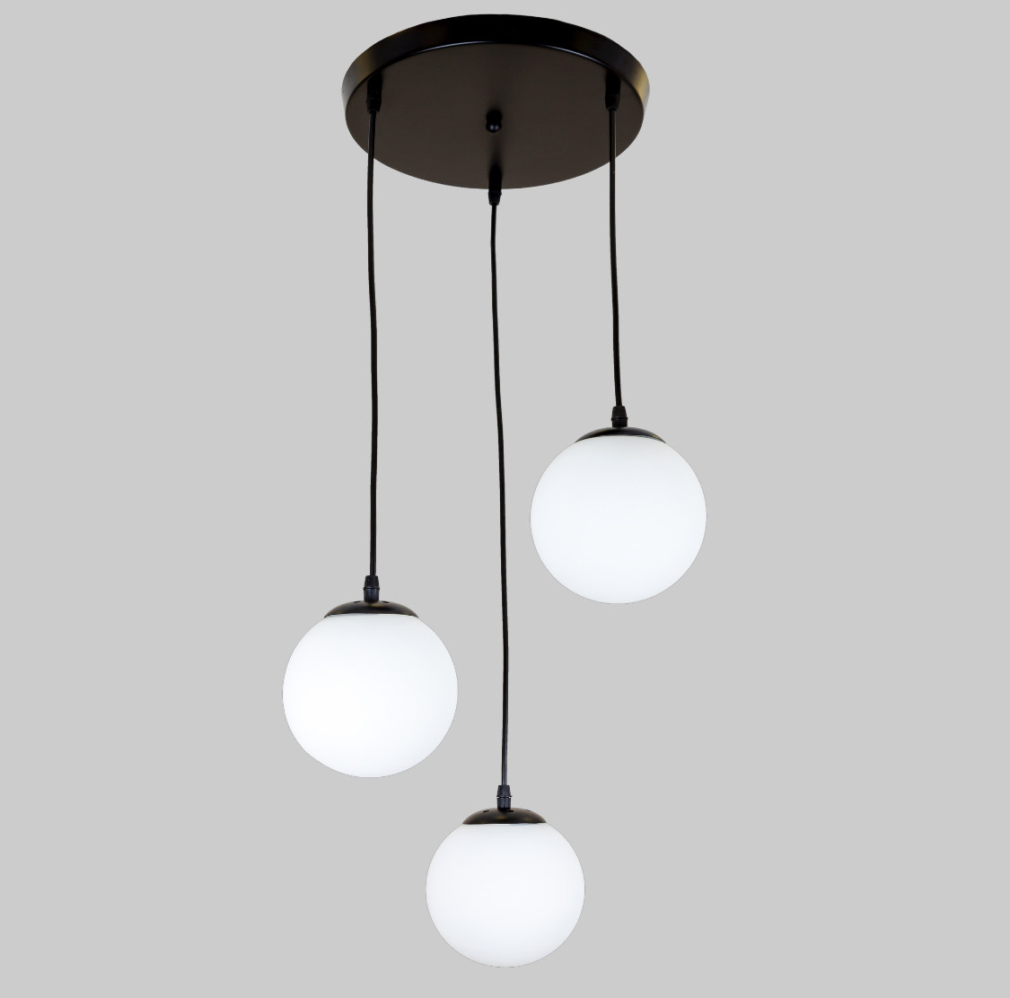 Чорна люстра з білими 15см кулями (56-PR150F-3 BK+WH)