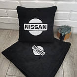 Подушка та плед з вишитим логотипом Nissan, фото 4