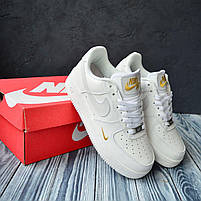 Кросівки жіночі з золоти лого Nike Air Force 1. Модне жіноче взуття Найк Аір Форс 1., фото 8