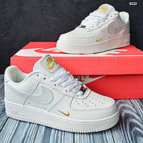 Кросівки жіночі з золоти лого Nike Air Force 1. Модне жіноче взуття Найк Аір Форс 1., фото 11
