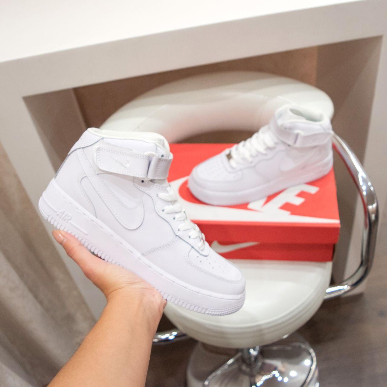 Кроссівки жіночі Nike Air Force 1 Mid високі білі. Жіноче взуття Найк Аір Форс 1.