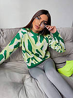 Модный зелёный свитер с принтом пятнышки