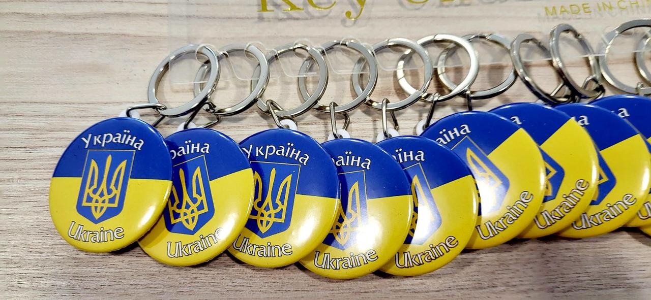 Сувенірні брелки на ключі
