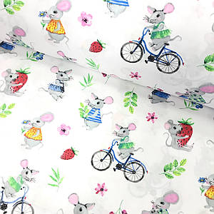 Бавовняна тканина Польська, мишки на велосипедах з полуничкою та квіточками на білому (0090)