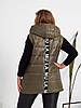 Жіноча подовжена стьобана жилетка безрукавка з капюшоном, утеплена синтепоном, батал великі розміри, фото 2