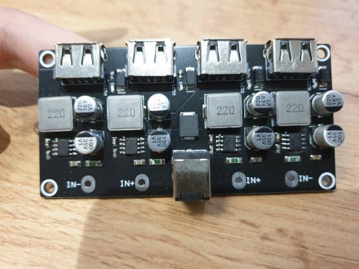 Знижуючий модуль зарядного пристр. DC-DC 6-32V на 4 USB з швидкою зарядою QC 2.0, 3.0