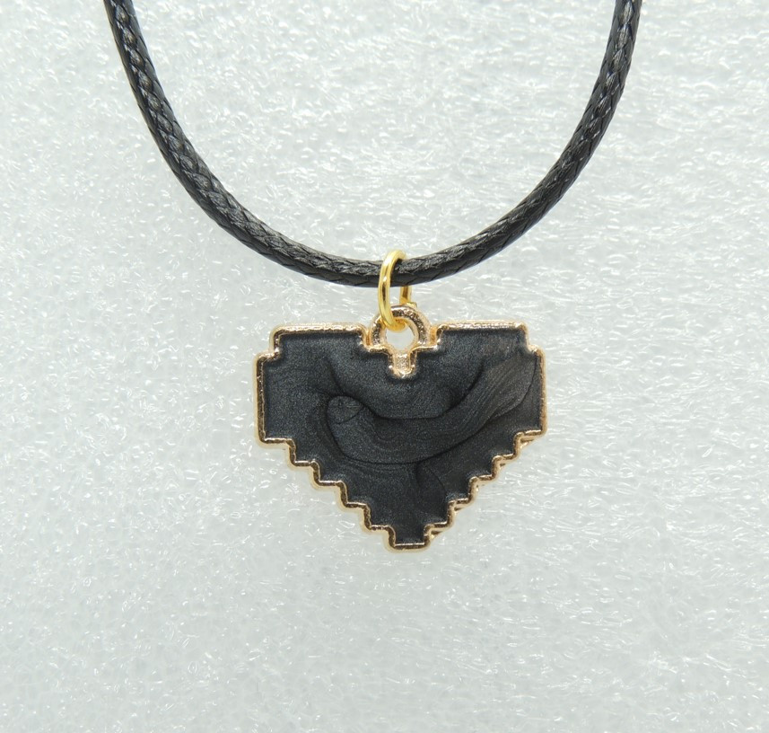 Кулон на шкіряному шнурку Liresmina Jewelry чорне серце Minecraft (Майнкрафт) емаль 1.4 см золотистий