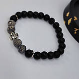 Браслет з каміння чорний онікс і яшма сіра з металевим хрестиком на 23 намистини, фото 2