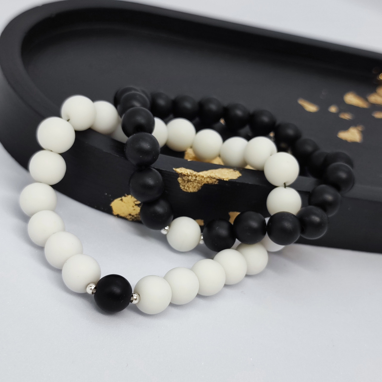 Браслет з каміння онікс і білий агат на 23 намистини (комплект), фото 1