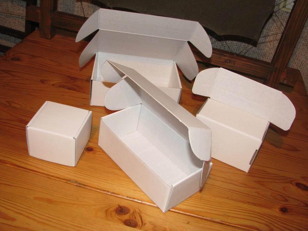 Подарочная картонная самосборная коробка 35х30х10см белая упаковка для подарков одежды - фото 5 - id-p1759969443