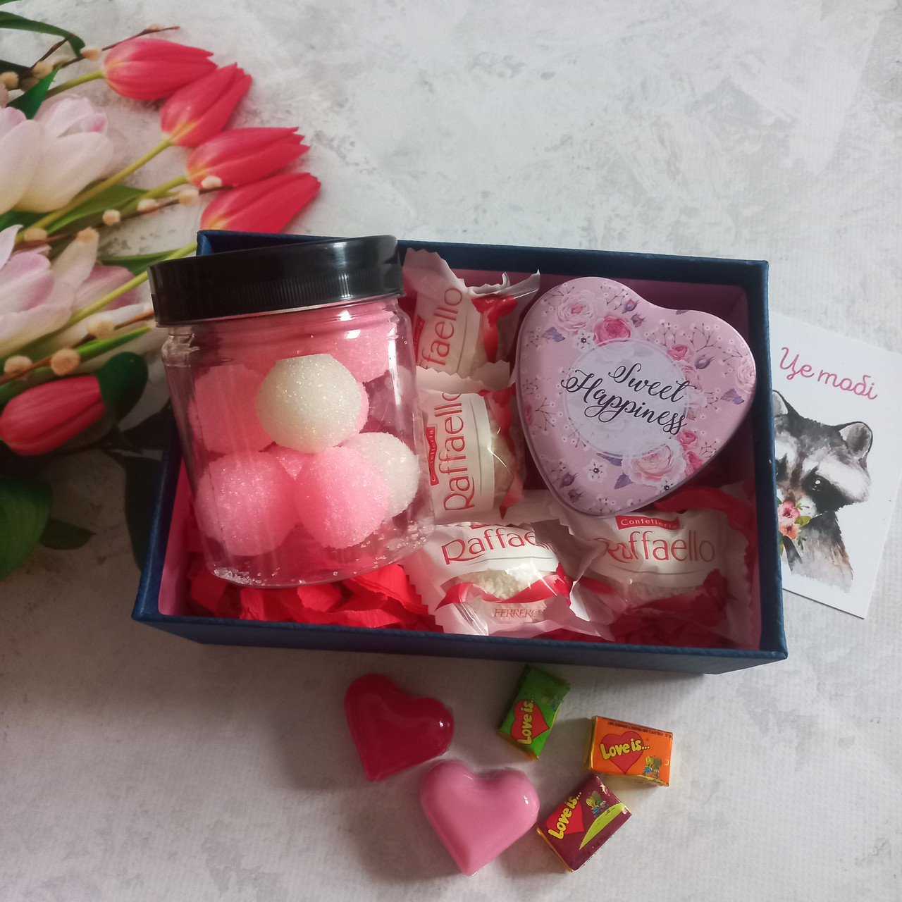 Подарунковий бокс "Love is". Жуйки Love is. Подарунок для пари на 14 лютого. Подарунок для хлопця, дівчини.