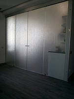 Раздвижная межкомнатная система из матового стекла