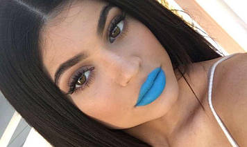 Kylie Jenner Матова помада USA (lipstick) SKYLIE