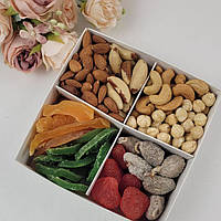 Сладкая подарочная коробочка с орехами и цукатами, 750 г