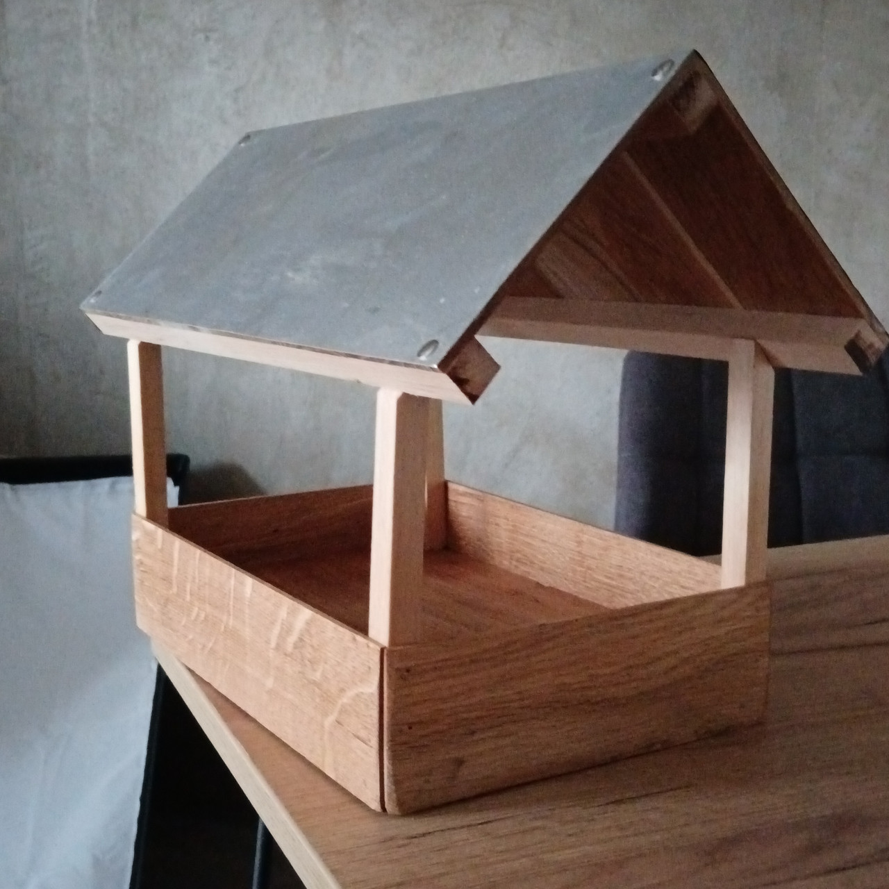 Дерев'яна годівниця для птахів Виготовлена з дубової дошки. - фото 1 - id-p1518786843