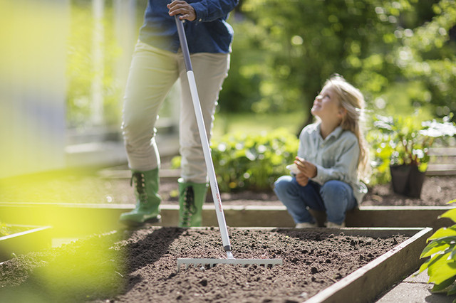 Граблі універсальні полегшені Fiskars Light (135523)