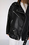 Жіноча чорна куртка-косуха в стилі оверсайз, фото 5