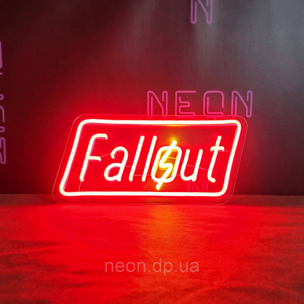 Неонова вивіска "FALLOUT"