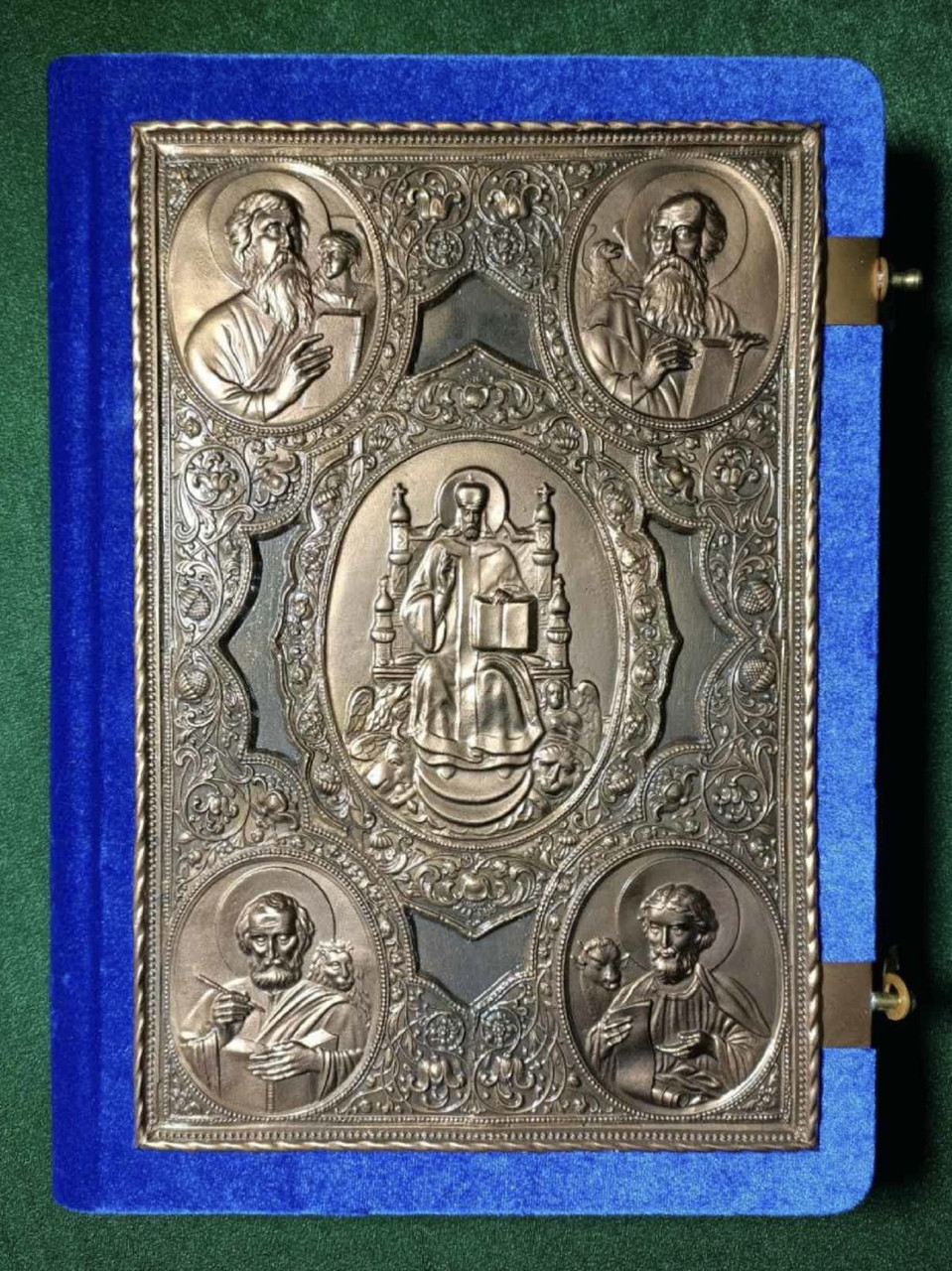 тюн, великий, оксамит 19