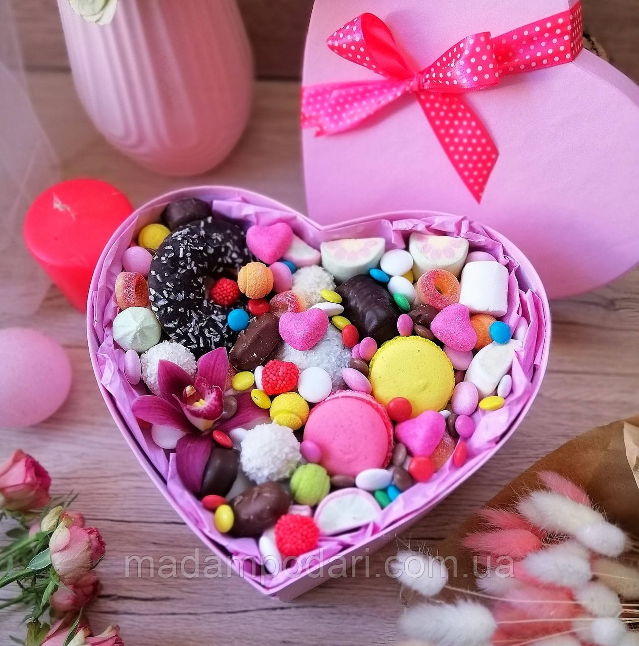 Солодкий бокс серце з цукерками/Солодкий букет дівчині на День закоханих/Солодкий букет на 14 лютого