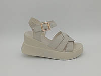 Шкіряні босоніжки на танкетці та платформі. Розміри: 37, 38