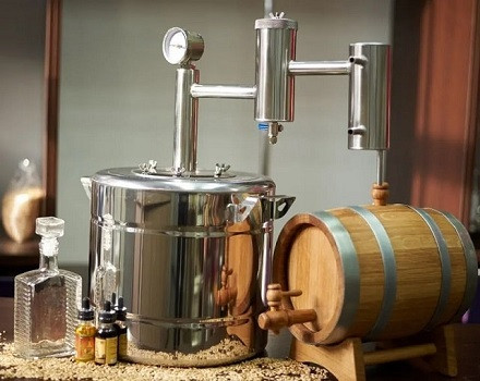 як працює самогонний апарат