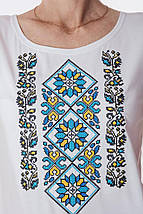 Π€ΡΡΠ±ΠΎΠ»ΠΊΠ° ΠΆΡΠ½ΠΎΡΠ° Π±ΡΠ»Π° Π· ΡΠΈΠ½ΡΠΎ-ΠΆΠΎΠ²ΡΠΎΡ Π²ΠΈΡΠΈΠ²ΠΊΠΎΡ Π³Π΅ΠΎΠΌΠ΅ΡΡΠΈΡΠ½ΠΈΠΉ ΠΎΡΠ½Π°ΠΌΠ΅Π½Ρ ΡΠΊΡΠ°ΡΠ½ΡΡΠΊΠΈΠΉ ΡΡΠΈΠ»Ρ XS-3XL, ΡΠΎΡΠΎ 2